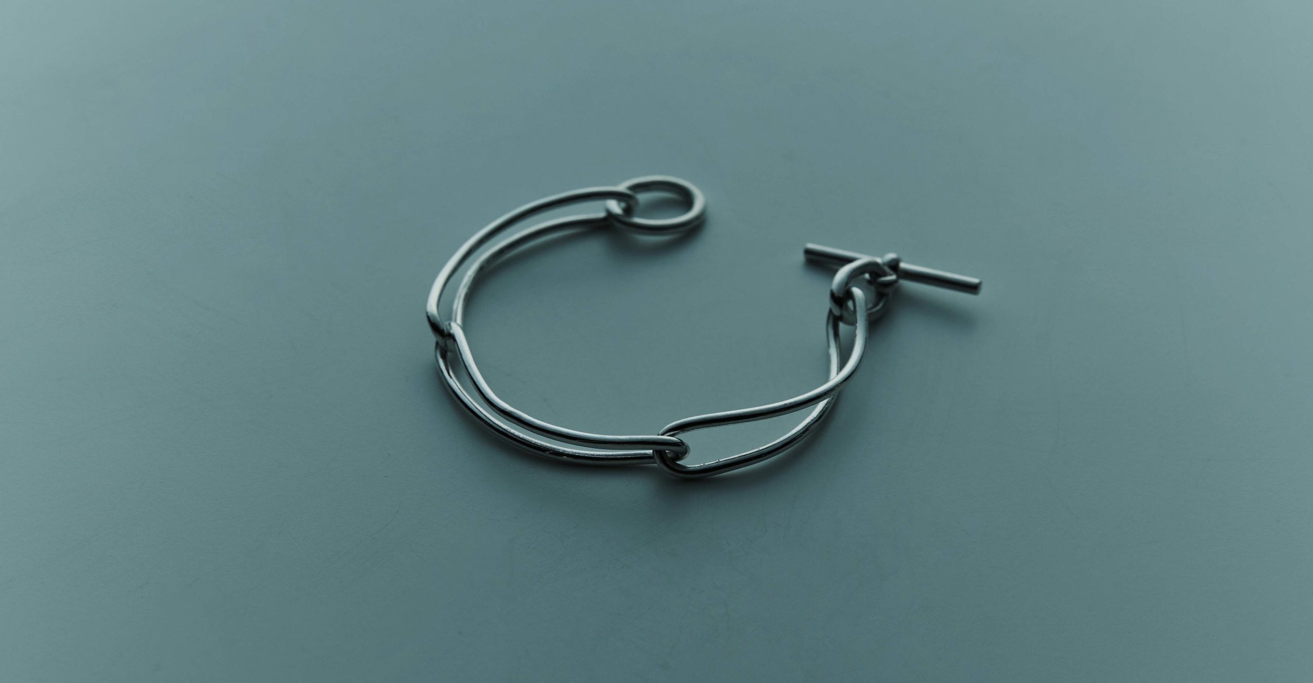 curve link chain bracelet