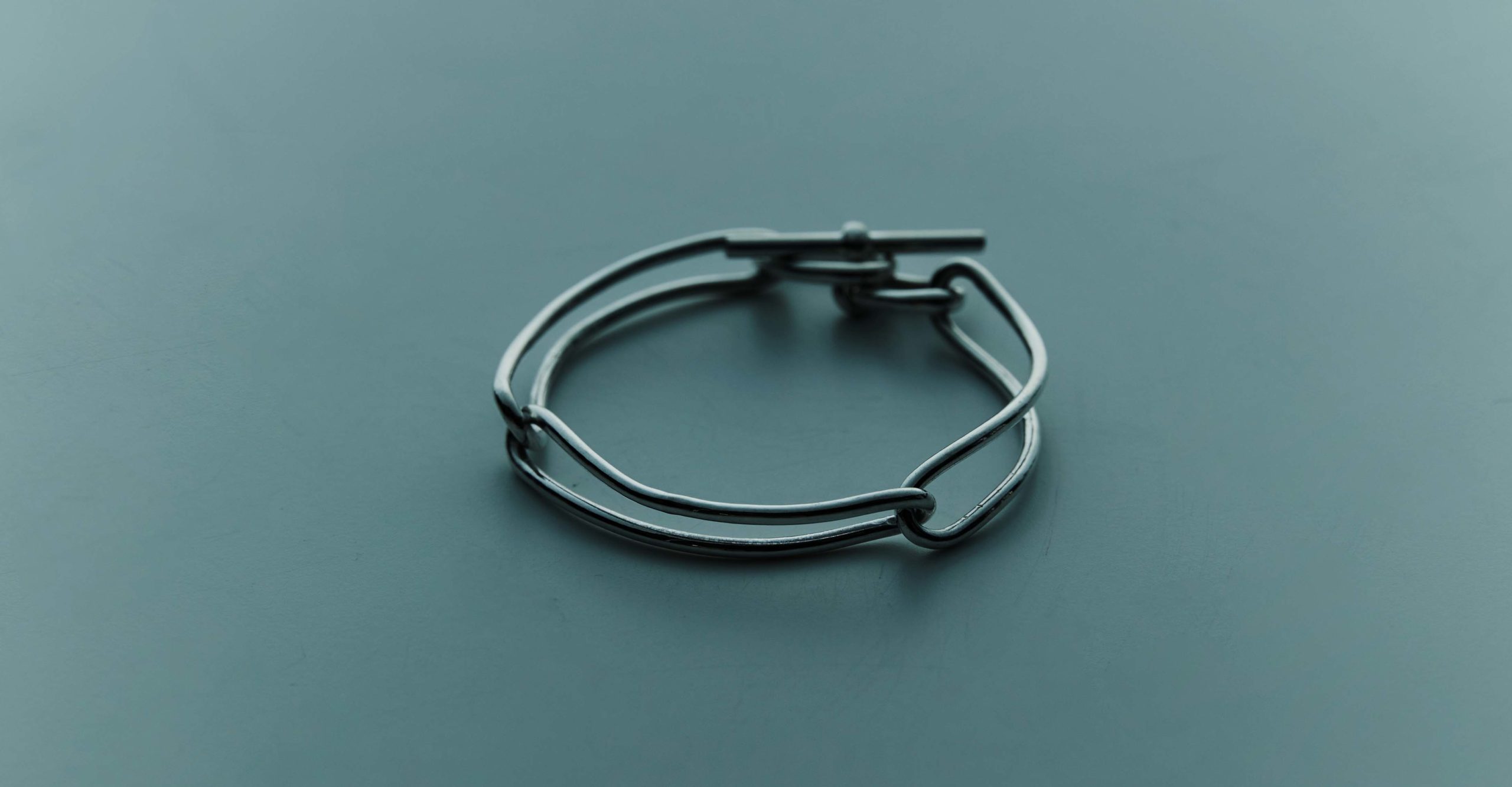 curve link chain bracelet